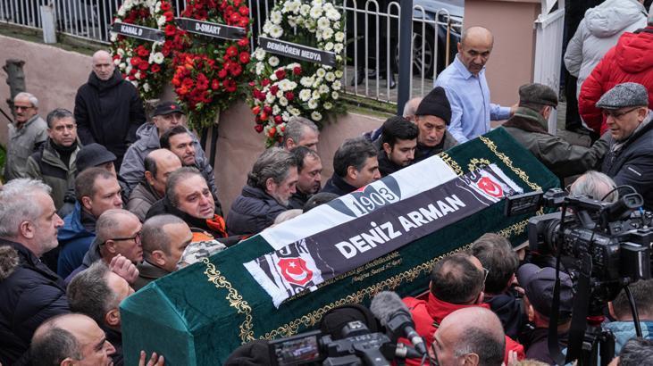 gazeteci-deniz-arman-cok-sevdigi-formasiyla-son-yolculuguna-ugurlandi-Xl6zfWf9.jpg