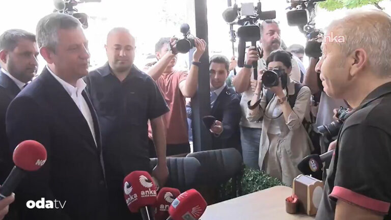 esnafla-damga-vuran-sukur-muhabbeti-emekli-maasi-diyalogu-esinin-maasini-acikladi-Bt3Wpzna.jpg