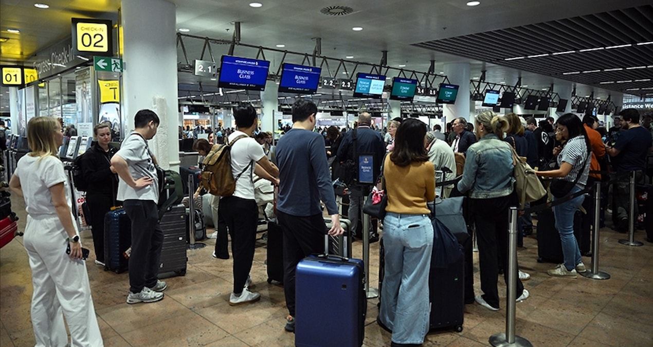 Pasaport kontrolündeki yeni sistem yakın zamanda çökebilir