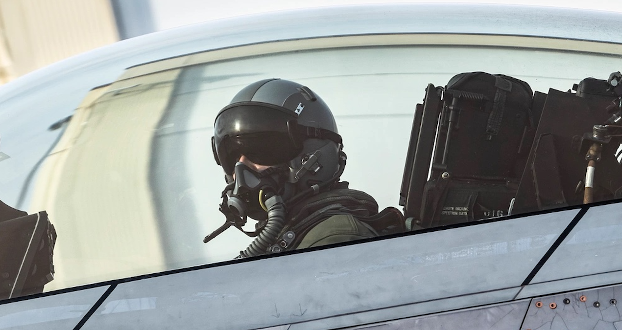 Dev uçakları kullanan usta pilot en iyi harp uçağını açıkladı: Ordusunda olan yaşadı