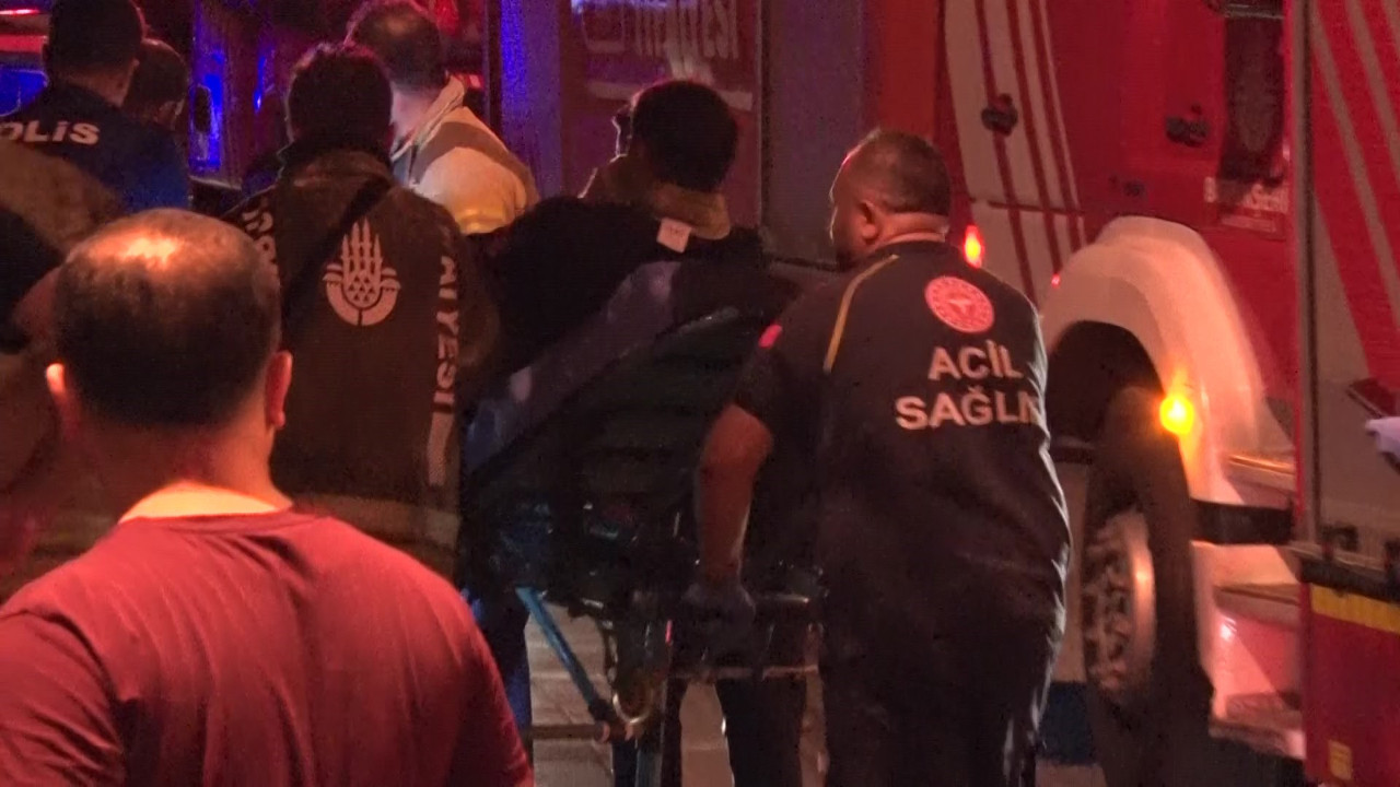 Fatihte 4 katli binada yangin mudahale eden itfaiye eri yaralandi Eajr5GSN